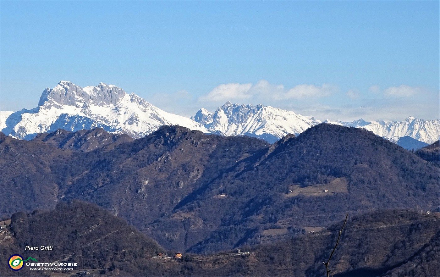 66 In lontananza ma ben visibili Presolana e Pizzo Camino.JPG -                                